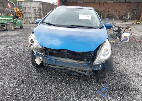 2015 Toyota Prius C z USA, uszkodzony, nr VIN JTDKDTB30F1577054